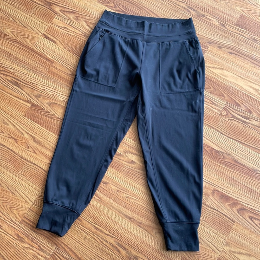 Athleta Venice jogger in black. Large. EUC.